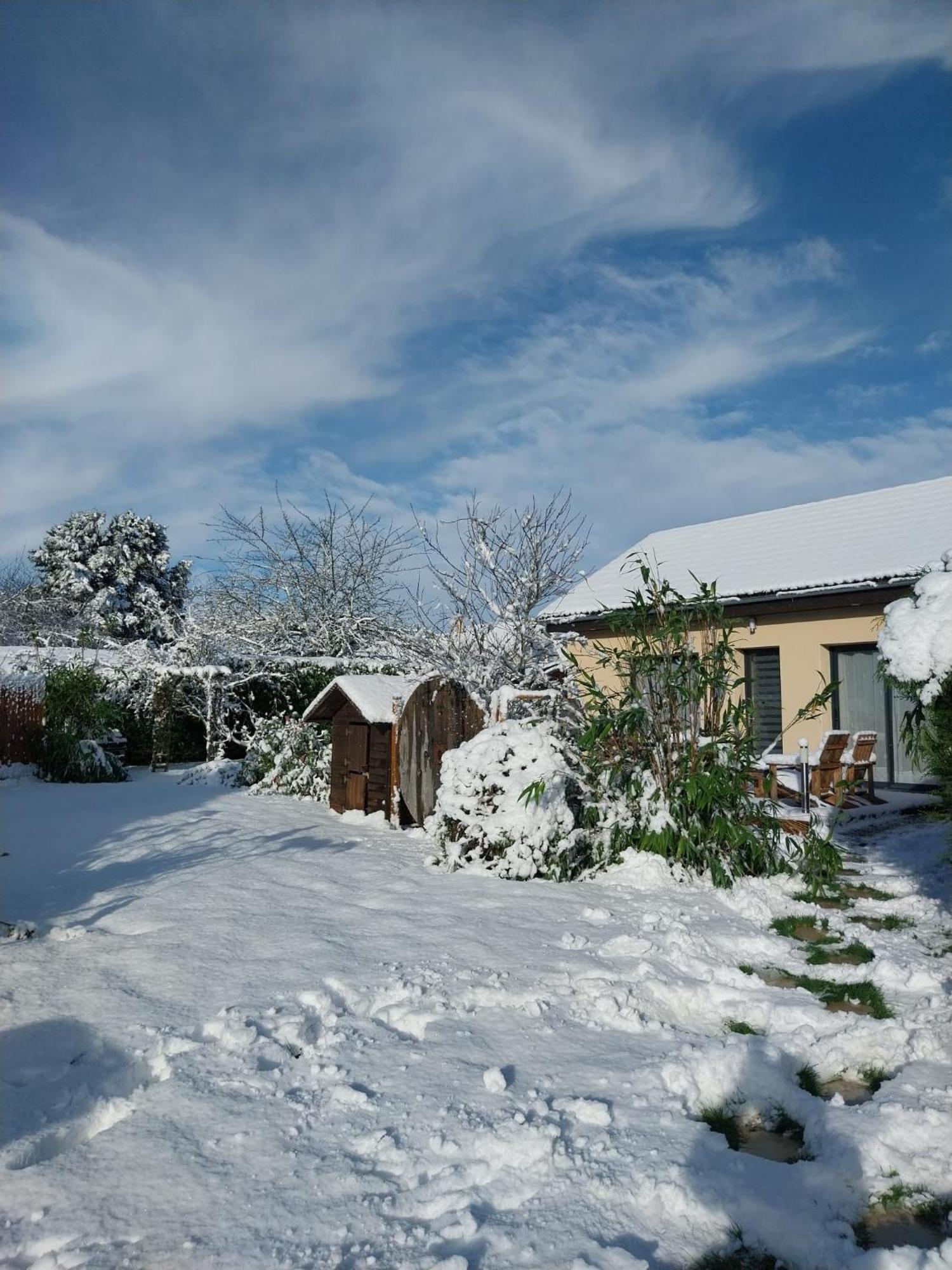 Gite Avec Option Bien-Etre Sur La Veloscenie Montigny-le-Chartif Extérieur photo